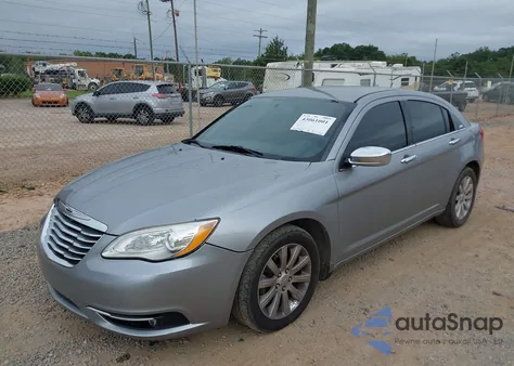 2013 Chrysler 200 Limited z USA, uszkodzony, nr VIN 1C3CCBCG2DN573195